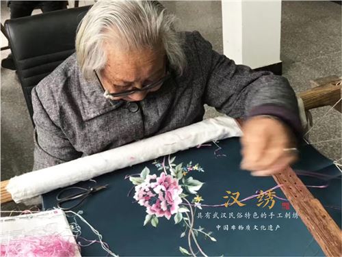 时尚汉绣丝巾