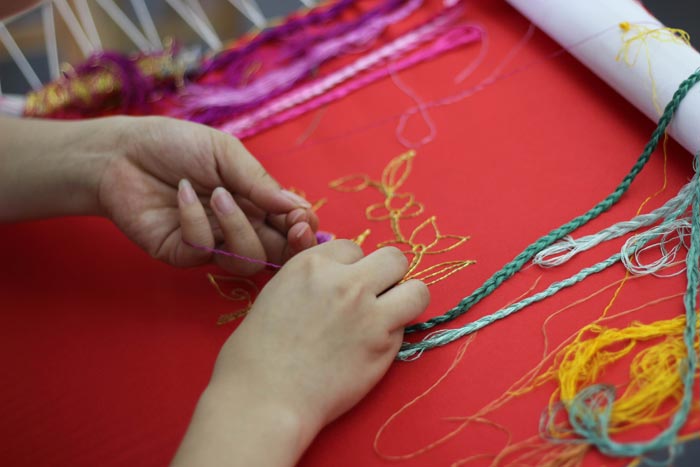 汉绣传统的手工艺